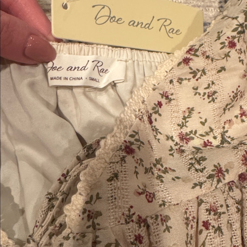 Doe & Rae Cream Floral Blouse - Picture 3 of 3